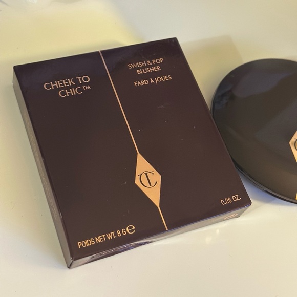 NEW Charlotte Tilbury CHEEK TO CHIC—FIRST LOVE Two-tone peach powder blusher - Picture 5 of 10